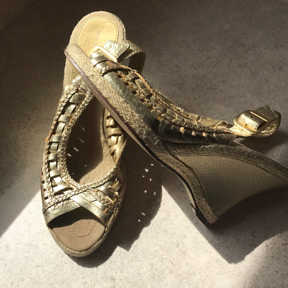 Espadrilles size 6 gold women's.